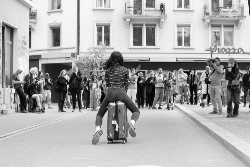 Ice Wongs Performance «Permanently Unlanded» am 4.5.2024 im Rahmen des ACT Festivals beim Kulturfolger am Zürcher Idaplatz. Fotos © Luis Schmidlin / Raphael Sigel, Laila Kaletta
