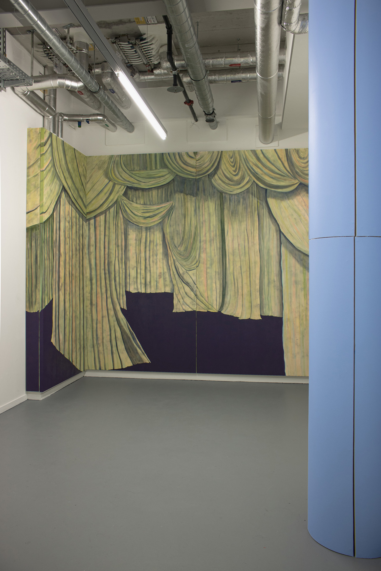 Bild: Ausstellungsansicht von «Propylaea» mit Arbeiten von Salomé Engel und Niels Hung, 2024.