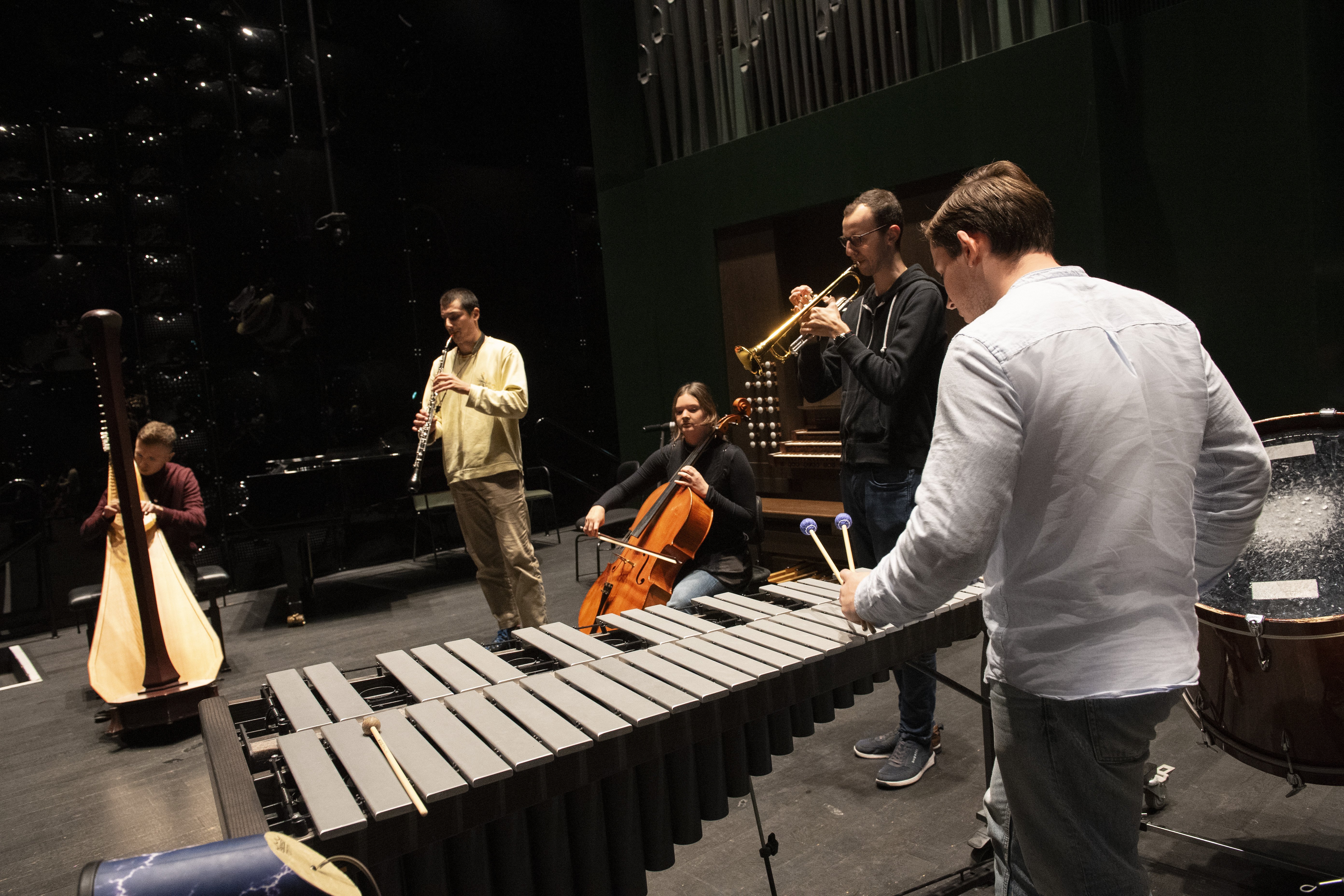 Improvisationsklasse Lucas Niggli im Orgelsaal der ZHdK (Foto c Regula Bearth)
