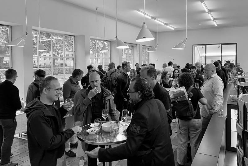 Gäst:innen beim Apéro an der Strategic Design Lecture der ZHdK