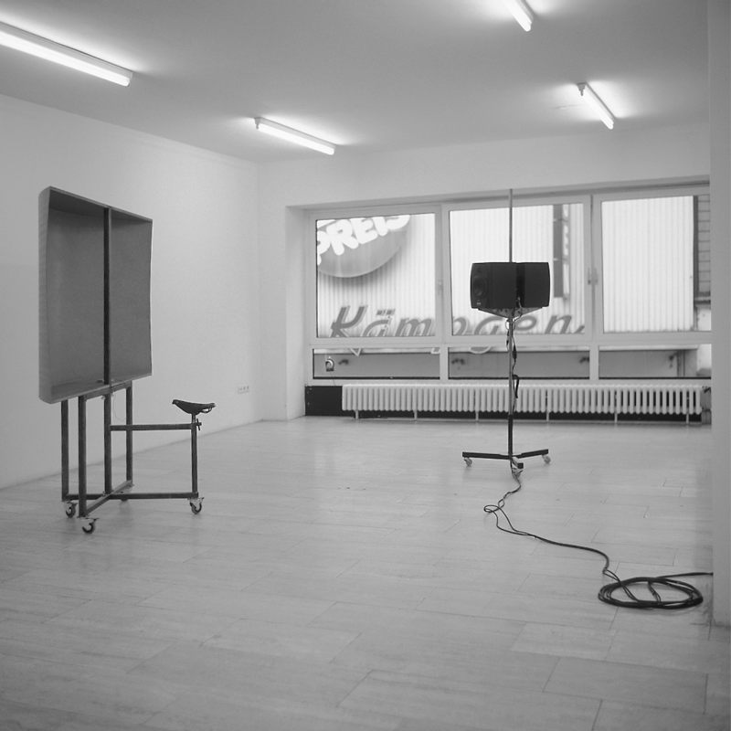 Photo: Florian Dombois, Surf, installation view, 2006, Fotografie: Helmut Kunde, Kiel