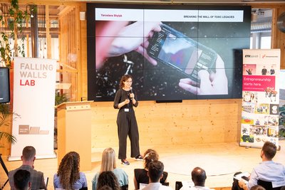 Project presentation of CHORNOZEM at Falling Walls Lab Switzerland. © Jasmin Frei.
