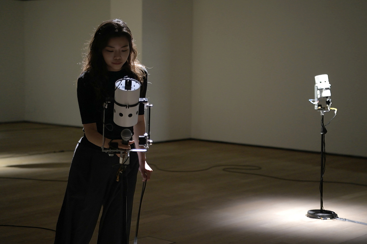 ICST Artist in Residence Hyewon Suk performt Ouroboros an der Langen Nacht im Mai 2025. Foto: Hyewon Suk