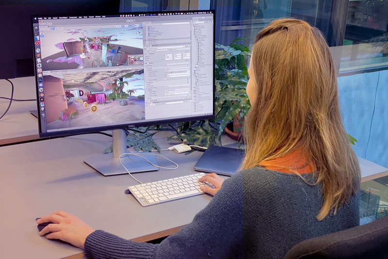 Play in Virtual Spaces
