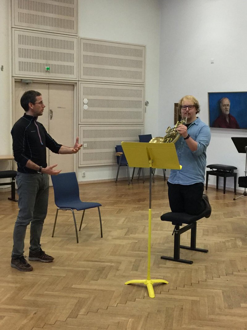 On the occasion of his visit to Helsinki Prof. Mischa Greull teaches the students of the horn class of Sibelius Akatemia. Photo: Erja Joukamo-Ampuja