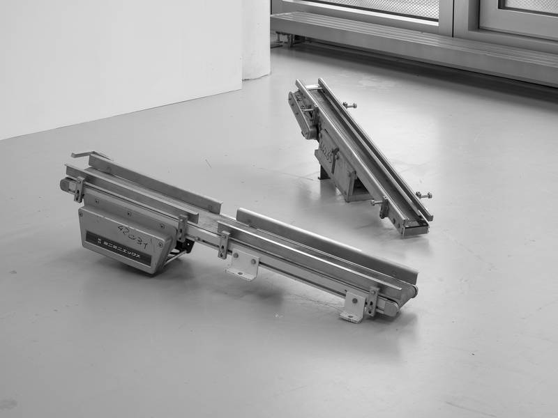 C-M-C (COMMODITY-MONEY-COMMODITY) 2024 Förderbänder 100 cm x 18 cm x 20 cm, 100 cm x 16 cm x 22 cm 