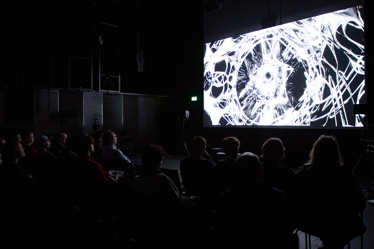 «Chaos and Awe» von Mariam Gviniashvili, Ambisonics und Video am ICST Jubiläumskonzert. Foto: Guillaume Musset