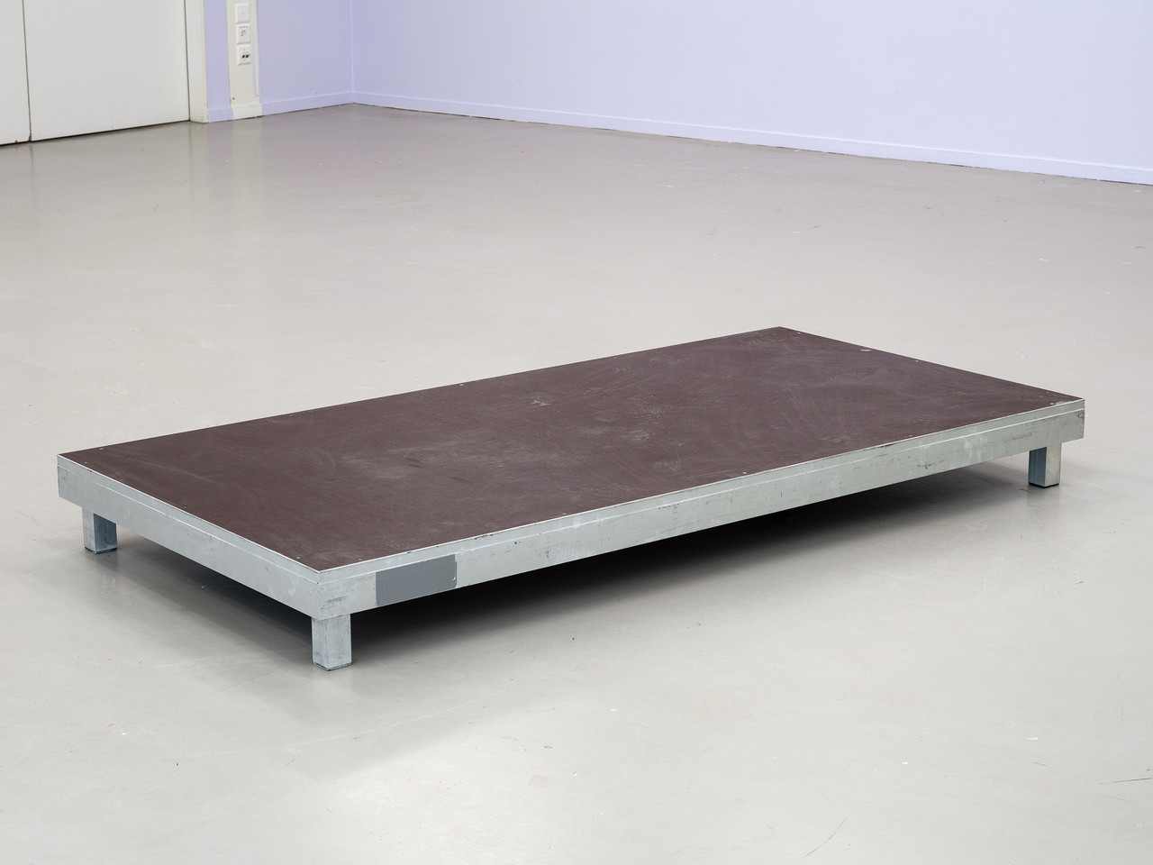 Five Performances, 2026 Performance, stage element, duration: 15’’