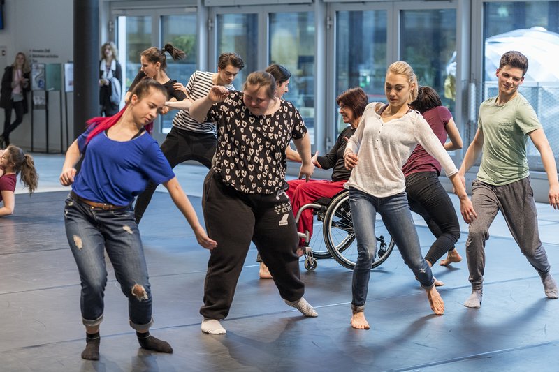Forschung an der ZHdK: Im Projekt «DisAbility on Stage» werden Theater- und Tanzpraktiken von und mit behinderten Akteurinnen und Akteuren untersucht. Das Projekt wird vom Schweizerischen Nationalfonds SNF gefördert. Foto: Johannes Dietschi © ZHdK