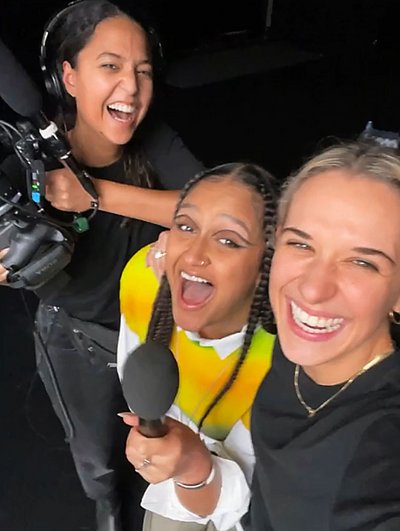 Sirah Nying fand kurz nach ihrem Abschluss an der ZHdK eine Anstellung als Journalistin und Moderatorin beim Schweizer Radio und Fernsehen SRF. Foto: Lukas Schmidt.