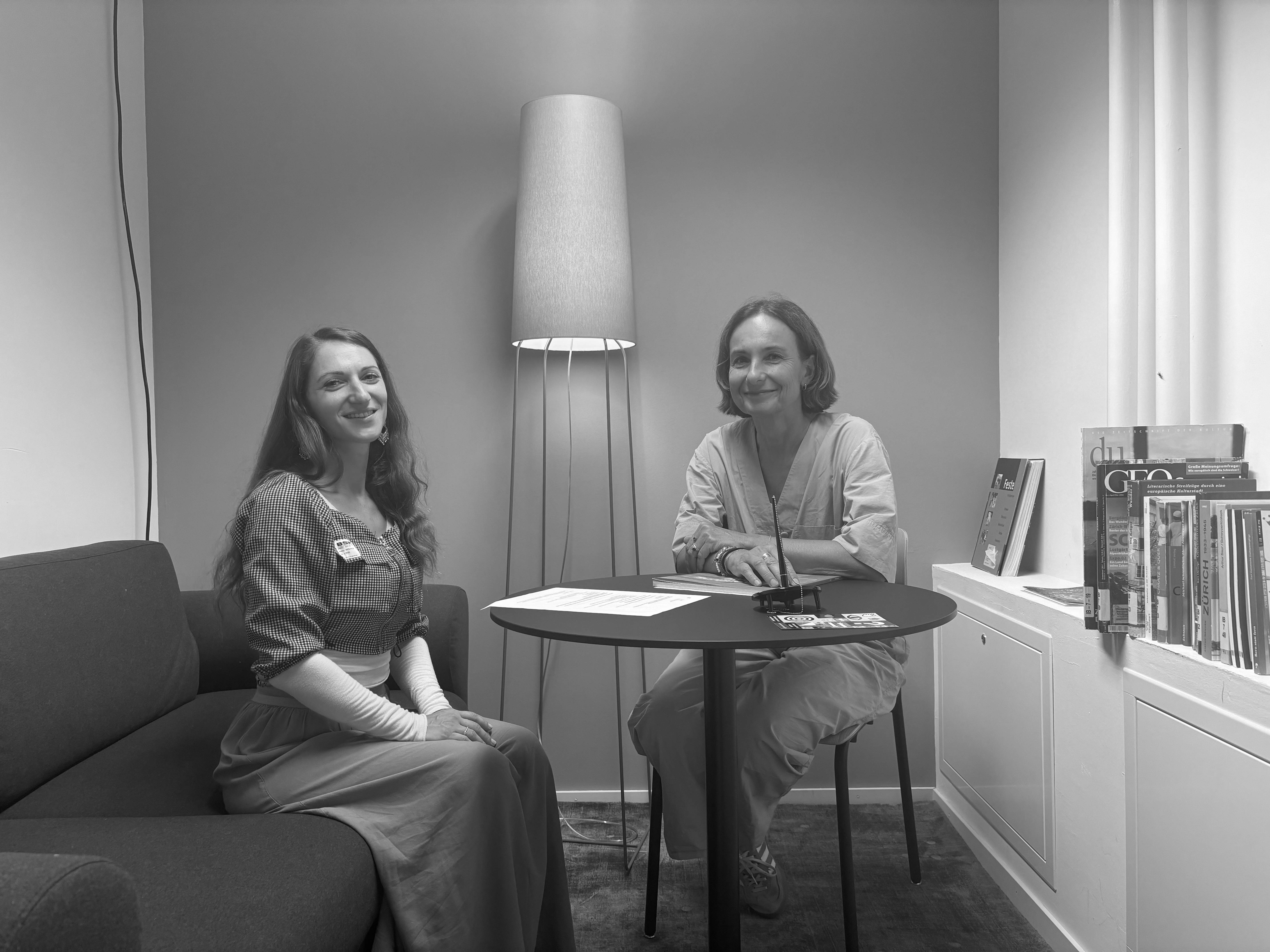 Zwei Frauen in Büro