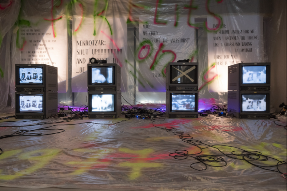 [Translate to English:] Ausstellung «The Person in Question» im MIZ, Foto: Sebastian Lendenmann