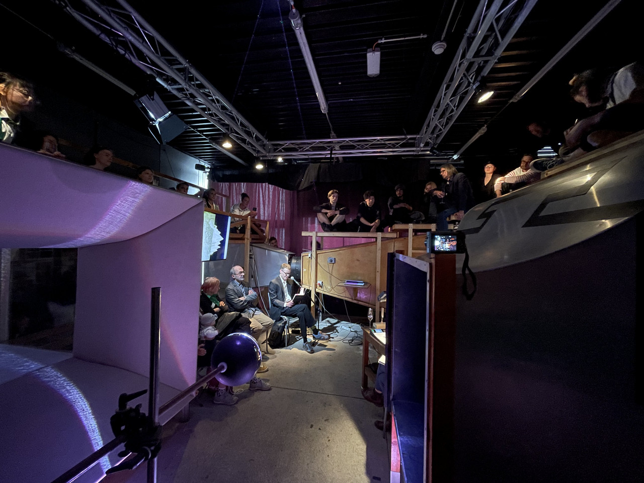 Reading of the wind tunnel chapter in "The Making of Incarnation" (London, 2022) by Tom McCarthy, with Nadine Städler and the PhD group "der zu teilende teil", April 29, 2022.  Photo: U5 Kollektiv