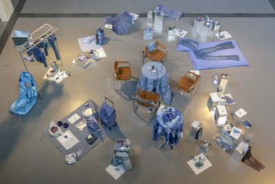 Exhibition for the symposium «Jeansdinge on the Move» in March 2023 in Geneva. Photo: Emmanuelle Bayart. © HEAD.