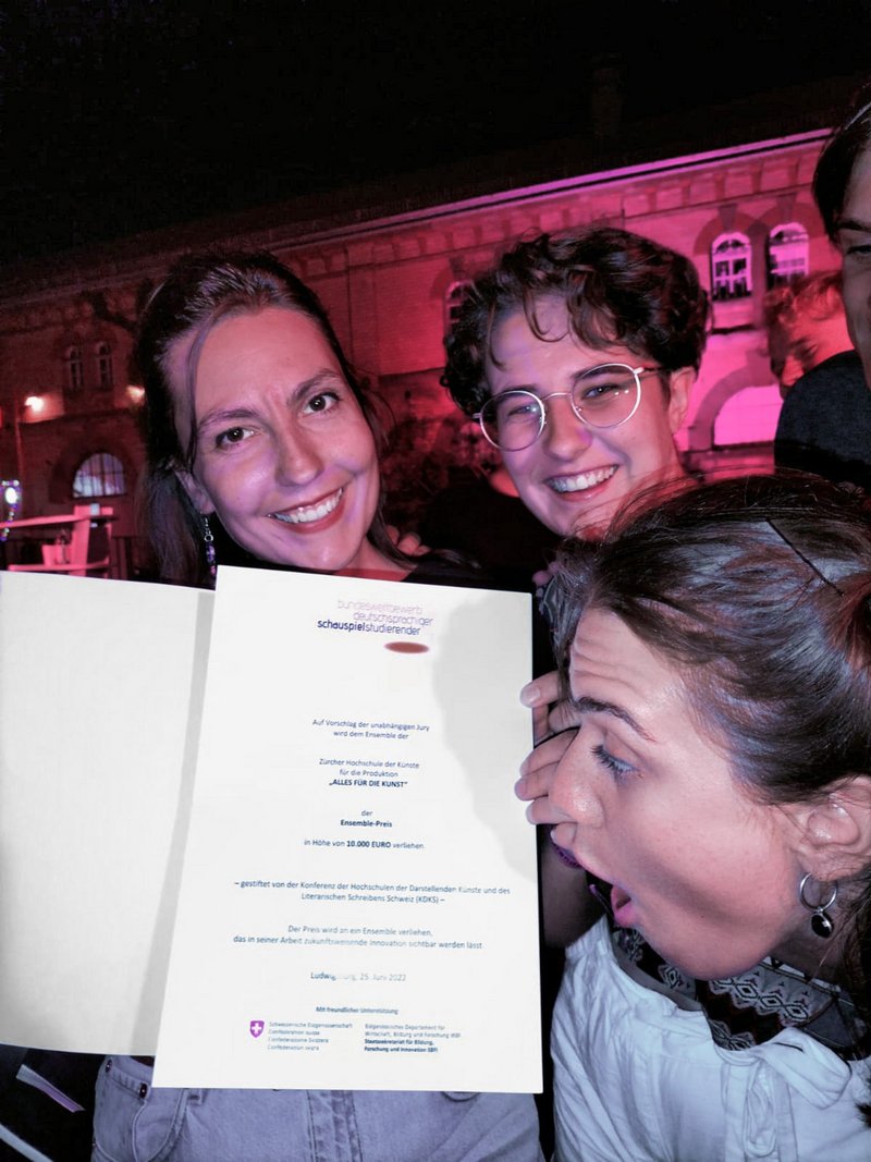 Foto der ausgezeichneten Schauspieler:innen aus dem Bachelor Schauspiel 