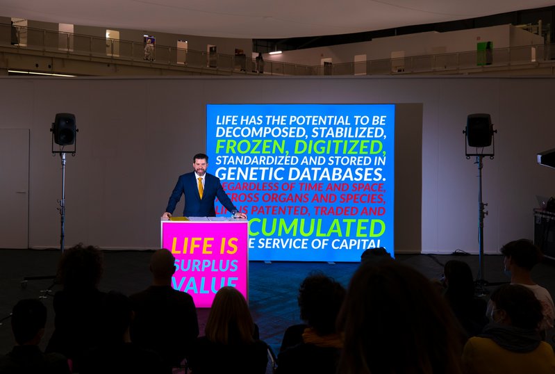 Intertextual Installation with Performance (Acting: Johannes Hoffmann) | Contribution Jana Vanecek Swiss Art Awards 2021