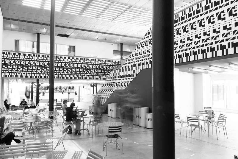 OHNE TITEL 2025 Tintenstrahldruck auf Tapete 210 x 1100 cm, 205 x 2160 cm