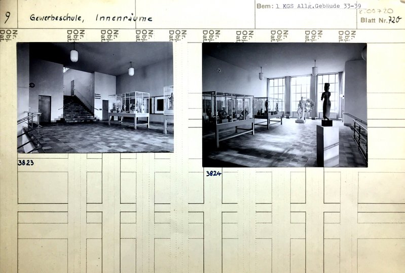 [Translate to English:] Recherche im Archiv, Kontaktkopie mit Ansicht Foyer 1. OG Kunstgewerbemuseum Zürich, Fotograf:in und Datierung unbekannt, Archiv ZHdK. Vorprojekt: «Moderne ausstellen. Johannes Itten als Museumsdirektor und Ausstellungsmacher (1938-1956)»