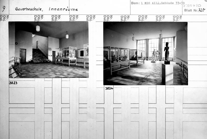 [Translate to English:] Recherche im Archiv, Kontaktkopie mit Ansicht Foyer 1. OG Kunstgewerbemuseum Zürich, Fotograf:in und Datierung unbekannt, Archiv ZHdK. Vorprojekt: «Moderne ausstellen. Johannes Itten als Museumsdirektor und Ausstellungsmacher (1938-1956)»