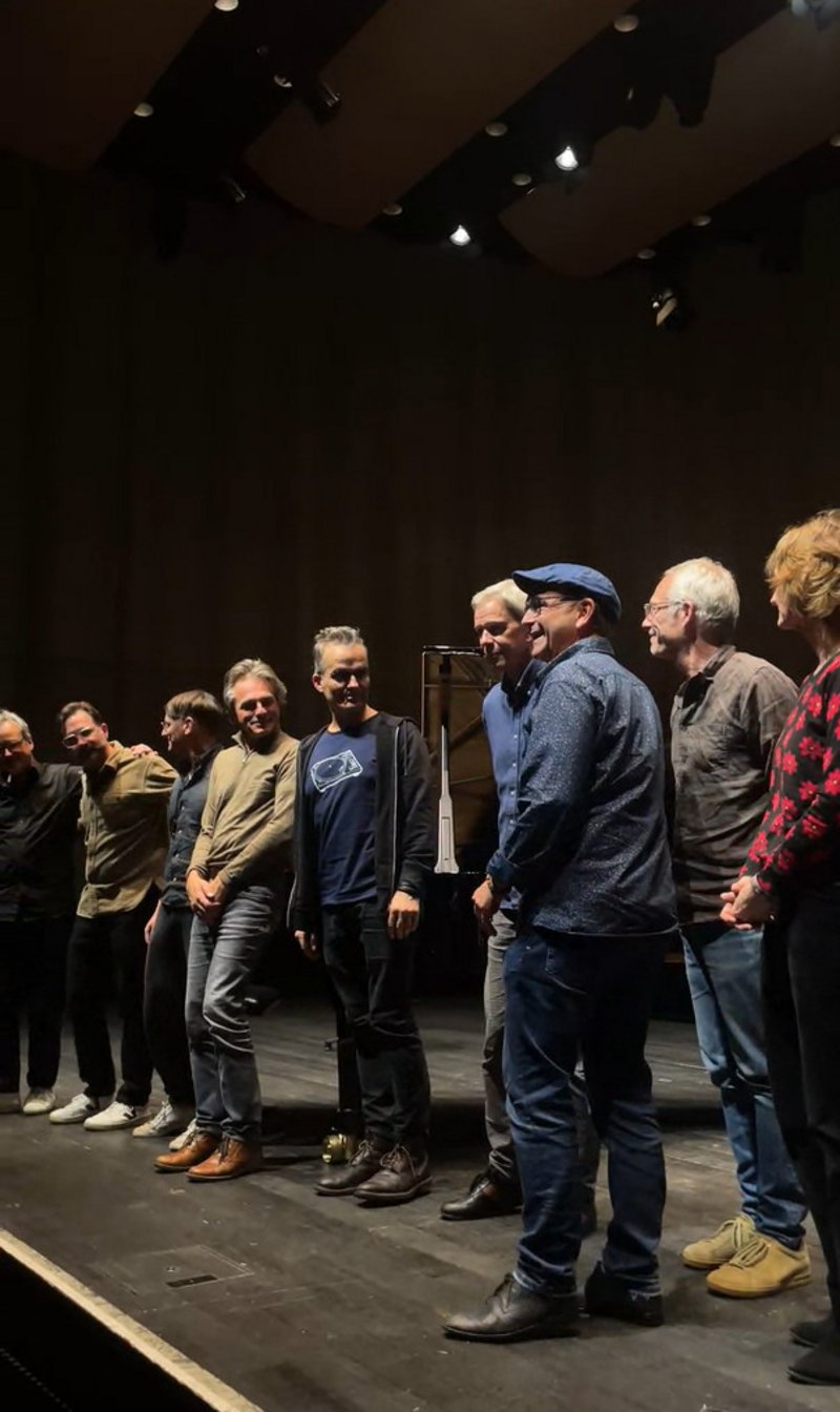 Die Musiker:innen des Konzertes auf der Bühne