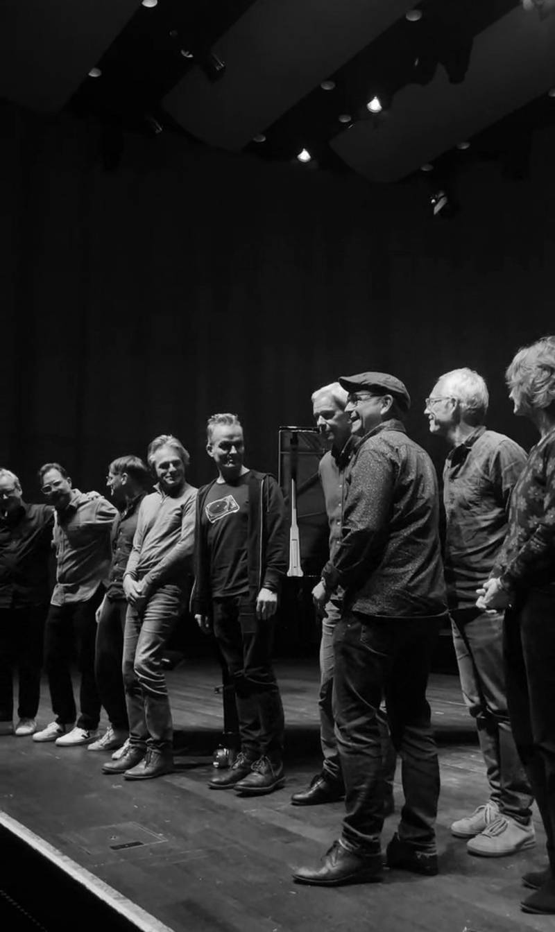 Die Musiker:innen des Konzertes auf der Bühne
