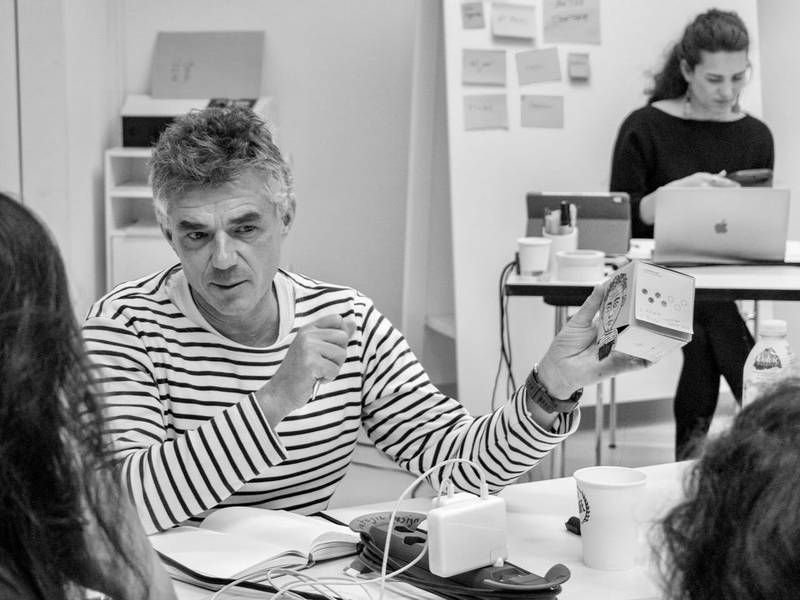 Unterrichtsszene im Rahmen der Weiterbildung CAS Facilitating Innovation an der ZHdK