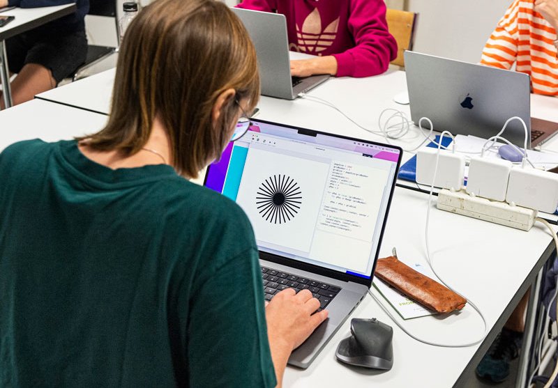 [Translate to English:] Personenbild CAS Coding for the Arts