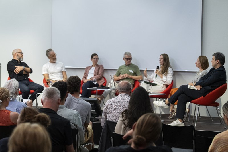 CEF 24 – Discussion Panel – Rodrigo Esmela, Daniel Jörg, Anna Roth, Christoph Weckerle, Xanthi Skoulariki, Gabriela Devaud, Simon Grand, Photo: Johannes Dietschi, © ZCCE