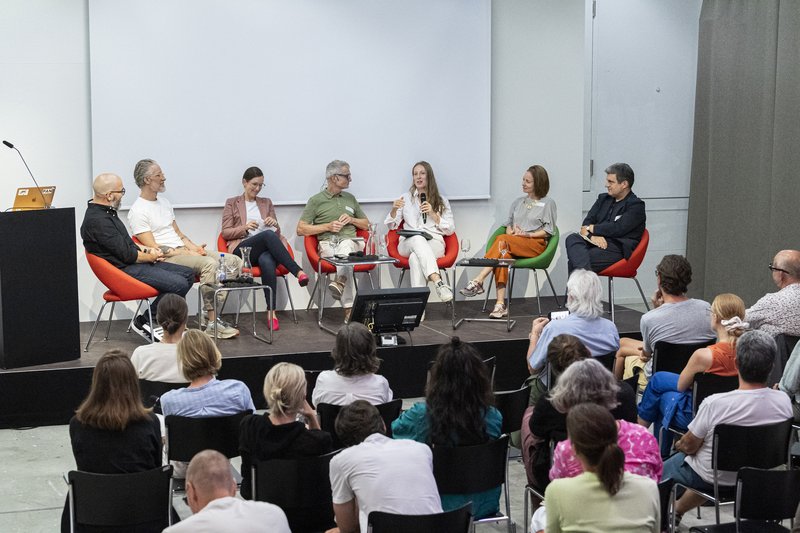 CEF 24 – Discussion Panel – Rodrigo Esmela, Daniel Jörg, Anna Roth, Christoph Weckerle, Xanthi Skoulariki, Gabriela Devaud, Simon Grand, Photo: Johannes Dietschi, © ZCCE