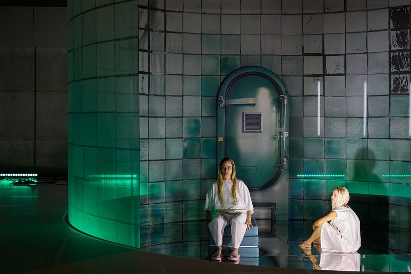 Alice Shchutska in Are you ready to die? by Marie Schleef / Schauspielhaus Zürich. Credits: Judith Buss 