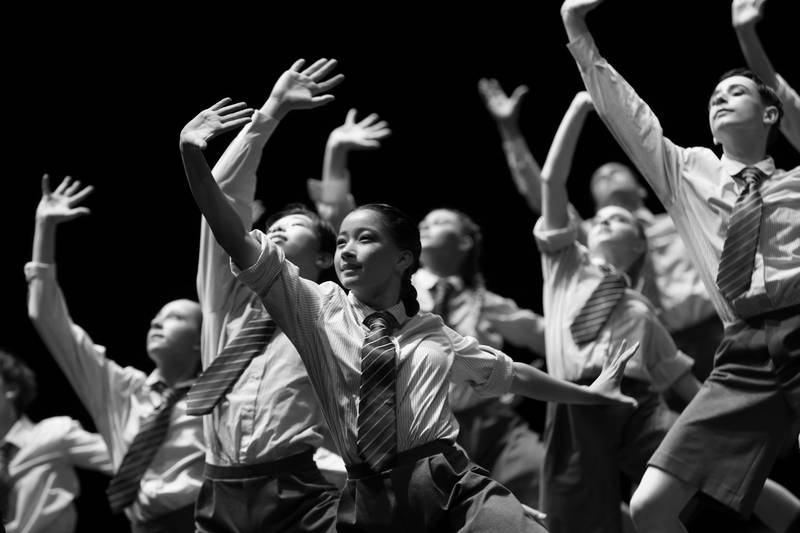 taZ – Curtain Up! 2026. Foto: Ida Zenna Foto von der Premiere der Vorstellung «Curtain Up» 2026 mit Tänzer:innen auf der Bühne