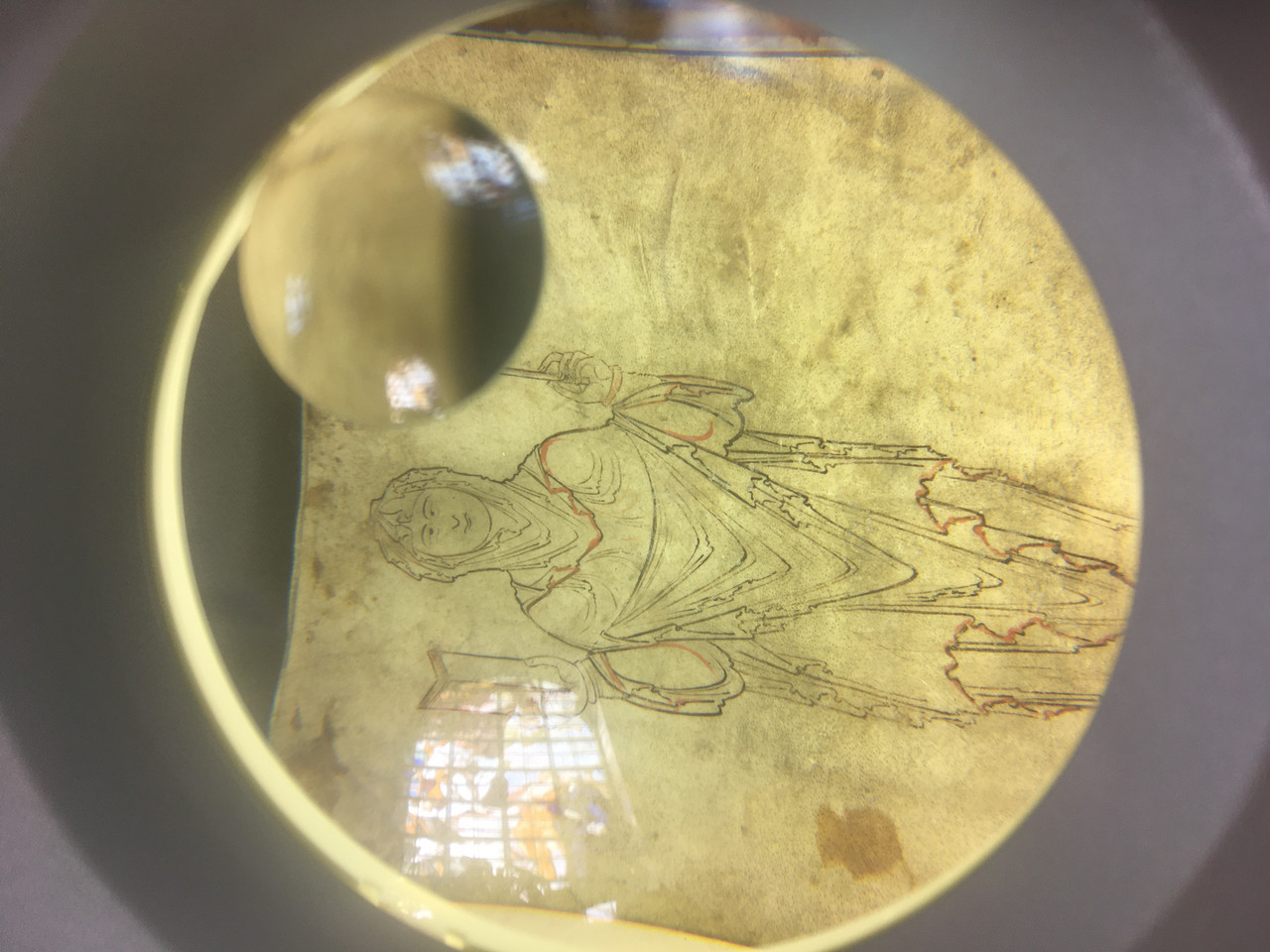 Consulting a manuscript Trinity College, Ms. 0. 3.7 (1179), Foto: Bhanu Kapil April 2023.  Source: Archiv Röller