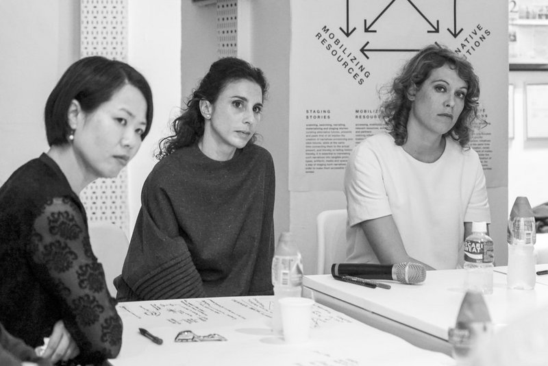 Iris Tsang (CEO of YHA Mei Ho House Youth Hostel) next to Géraldine Borio and Caroline Wüthrich (Swiss directors of Parallel Lab in Hong Kong) at the Workshop “The Urban”