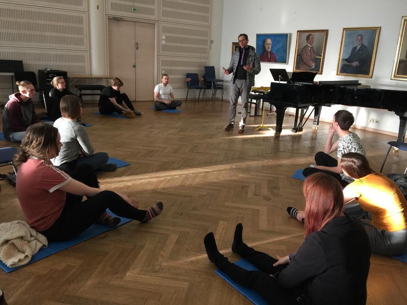 On the occasion of his visit to Helsinki Prof. Mischa Greull teaches the students of the horn class of Sibelius Akatemia. Photo: Erja Joukamo-Ampuja