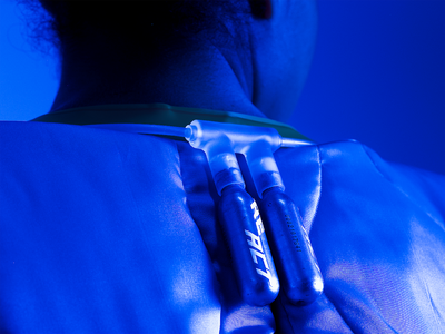 A part of the projectt «RE-ACT»: Via neurofeedback, a sensor controls the various wearables.