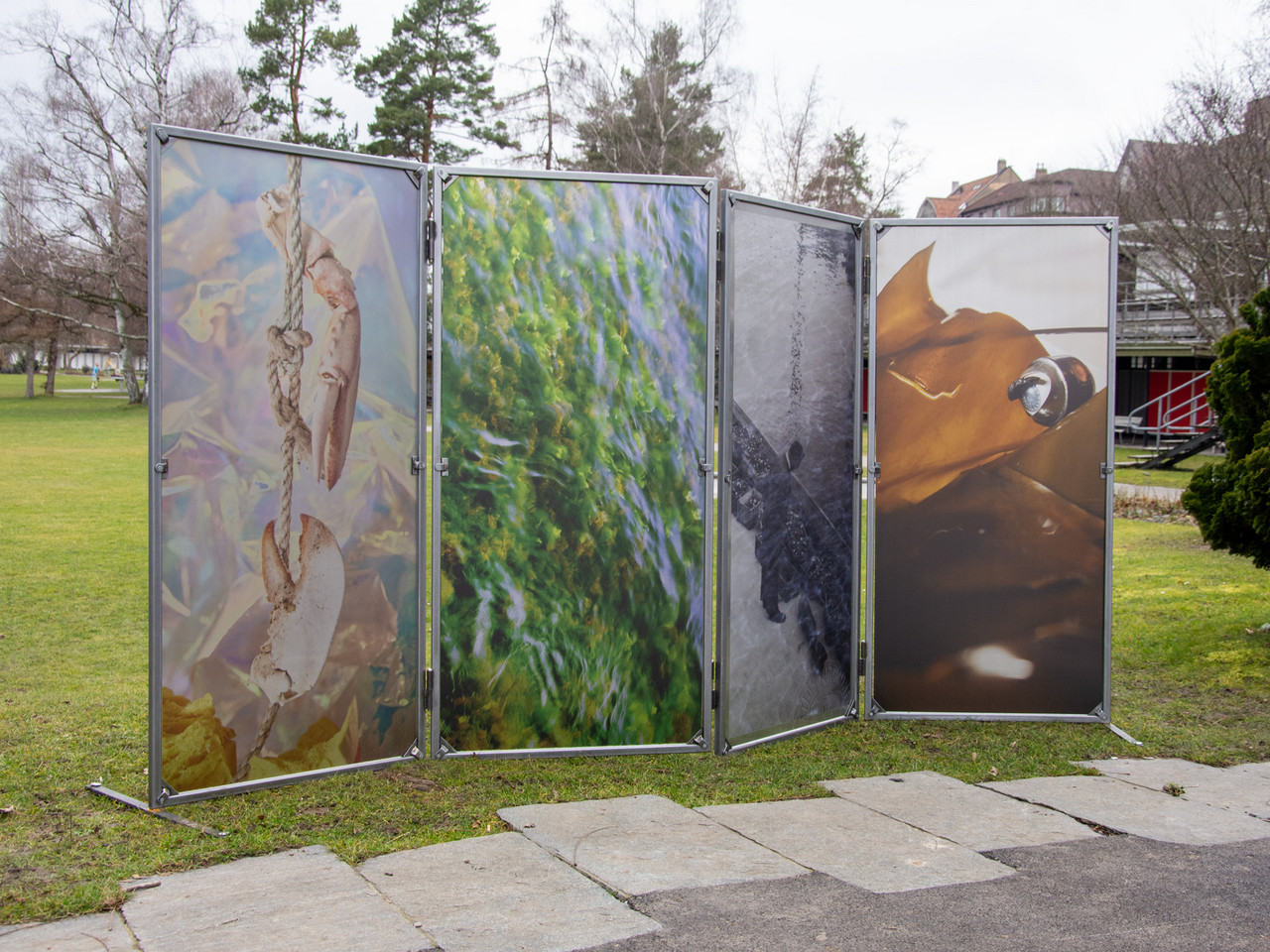 Sub-Merged: Paravent for Unwanted Glances