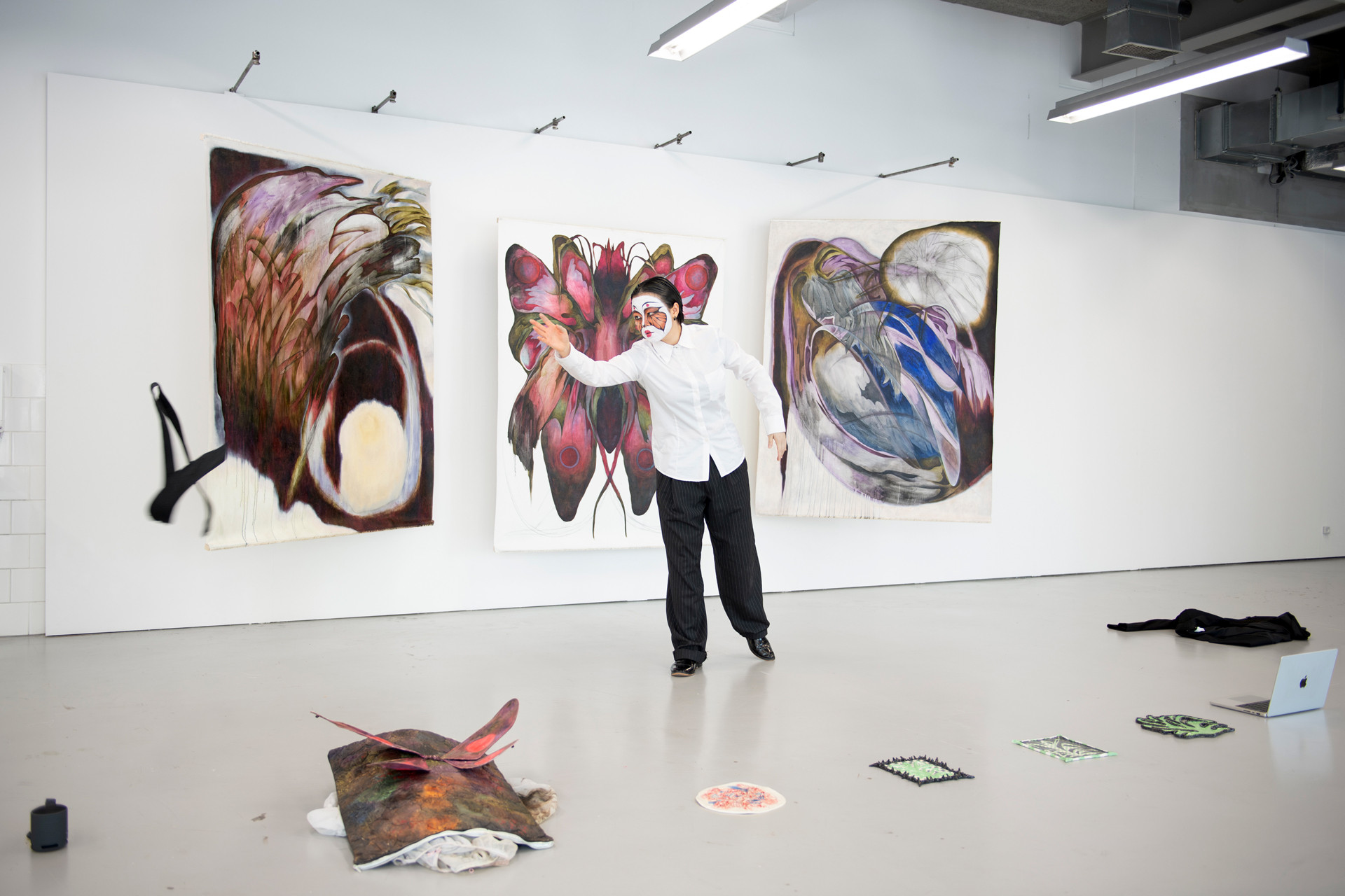 Performance by Igigo Wu, Diploma Exhibition MA Fine Arts 2025. Photo by Guillaume Musset