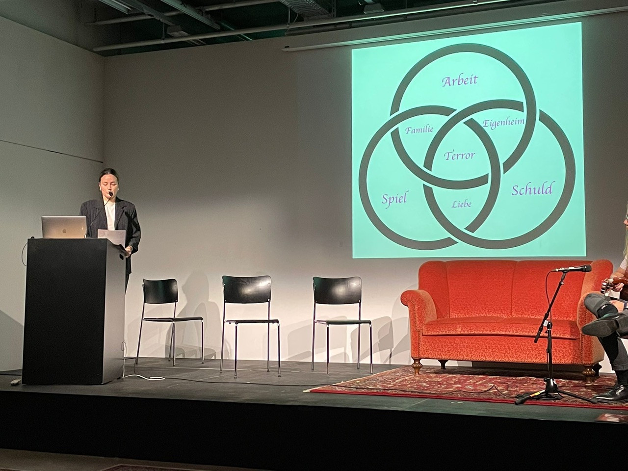 Nina Kerschbaumer, «B88 und der 180° Schwenk», project presentation, Research Day, ZHdK, November 2021