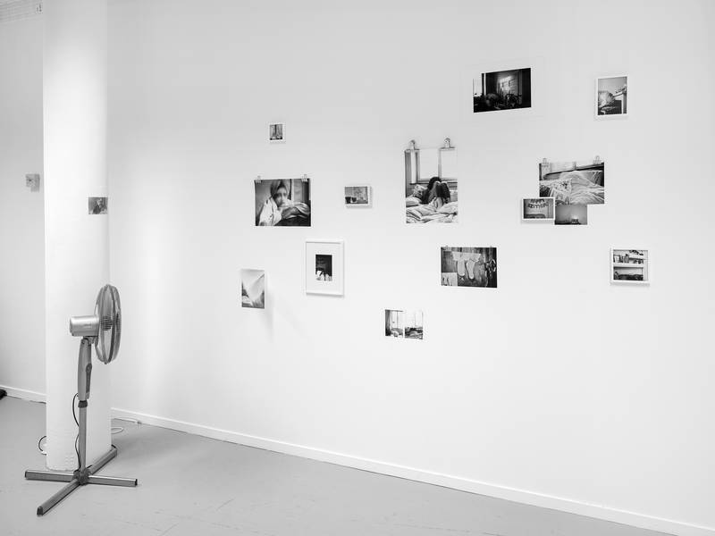 A HOUSE OF ONE'S OWN 2025 Lochkamerafotografien, Fächer, Metallklammern, Transparentpapier Variable Dimensionen