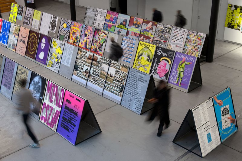Ausstellung «100 beste Plakate 24» an der ZHdK. Foto: Guillaume Musset. © ZHdK.