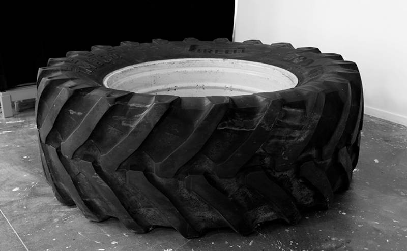 HOME  YOU MUST FEAR SNAKES IN SUMMER, WOLVES IN WINTER AND MONTAVONS IN ANY SEASON 2025 Videoinstallation, 8 min 37 Sek  MOM 2025 MDF-Holz, Weisheitszahn, Bleifüllung 20 x 20 cm  DAD 2025 600/65 R 38 Pirelli Reifen, 38 in John Deere Felge 176,8 x 56 cm