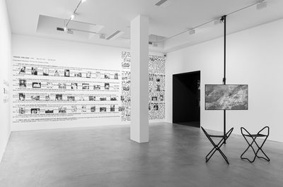 Ausstellungsansicht SITUATIONS/Closure, SITUATION #213: Alba Zari, Occult, 2019 und SITUATION #216: Rhea Storr, The Image that Spits, the Eye that Accumulates, 2017, © Philipp Ottendörfer