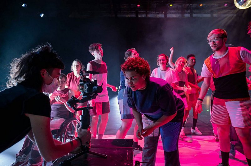 Bild: Studierende bei Performance
