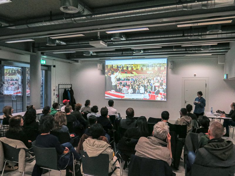 Co-editor Noëmie Stähli presents the INSERT project, image: FSP Cultural Analysis in the Arts © ZHdK