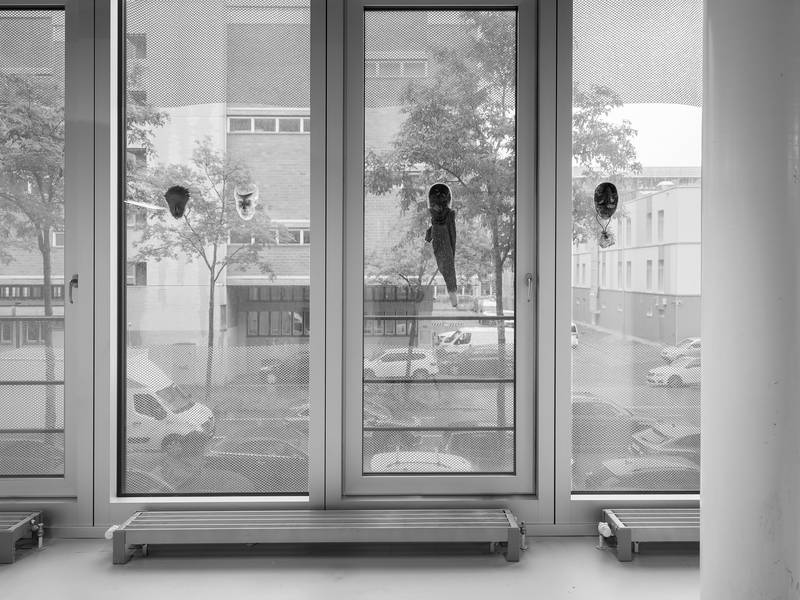 AND YET 2024 Im Studio angehäufte Materialien (gefunden, geschenkt, gestohlen, gekauft) von nicht realisierten Arbeiten, Material-Fragmente aller Arbeiten, die der Künstler im gleichen Zeitraum produziert, präsentiert, ausgestellt hat; Festkörper: prothetische Augäpfel, Schlagrute mit Blutresten, pneumatische Rohre, Kabel, Streckmetall, Schlüssel von Freund:innen, HDD-Festplatte, Teile eines iphones, RAM-Speicherkarte, Ziegelstein, getrocknete Blumen und Samen, Nüsse, Uhrzeiger, Neuro-Ball, Glasscherben, Schnapsflaschen (Kleiner Feigling, Jägermeister), Silikon-Lippen und Zunge, Sonnenbrille, Schutzbrille, Ketten, Radiergummi in Nigiri-Form, Brosche «Glück», Dichtungsringe, kleiner Vogel aus Glas, Schmuck, Plastik-Schwein, Wespennester, PLA-Abfälle von 3D-Drucker, Kristall in Ei-Form, Kaktus, CPU-Lüfter, Wasserwaage, Schrauben, Prothesenzähne, Acryl-Kristalle, USB-Stick mit Bildern, Flechten aus der Heimat des Künstlers; Flüssigkeiten: Epoxidharz, Spirituosen (Kleiner Feigling, Jägermeister), platinvernetztes Silikon, Urushi, Wasser, Glassfarben, Polyurethan, Bienenwachs, Desinfektionsmittel; Pulver: Farbpigmente, Aluminium, Alkaloide, Antidepressiva (Trazodon, SSRIs), Benzodiazepine, Kodein, Kupfer, Kobalt. Keine Dimensionen.