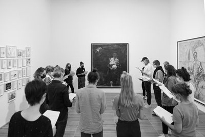 Praxisprojekt "Kara Walker", Performativer Rundgang, Foto: Damaris Thalmann, 2021