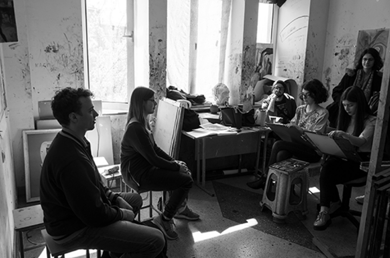 Art Matters_up-and-coming art teachers from Switzerland talking with their colleagues from Abkhazia and Armenia. (Photo: Bastian Riesen)