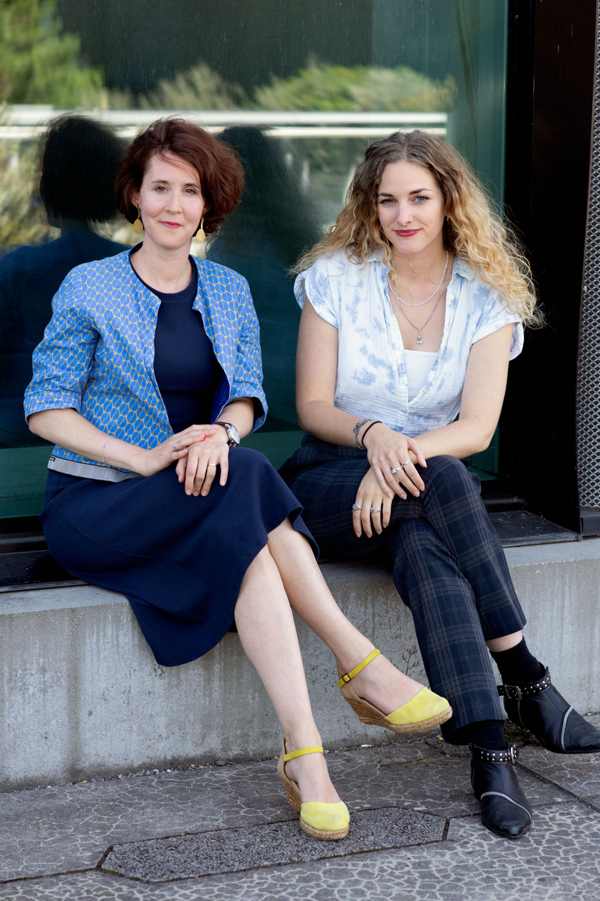 Foto: Porträt von Florence Balthasar und Alessia Giezendanner vom Dossier Internationales