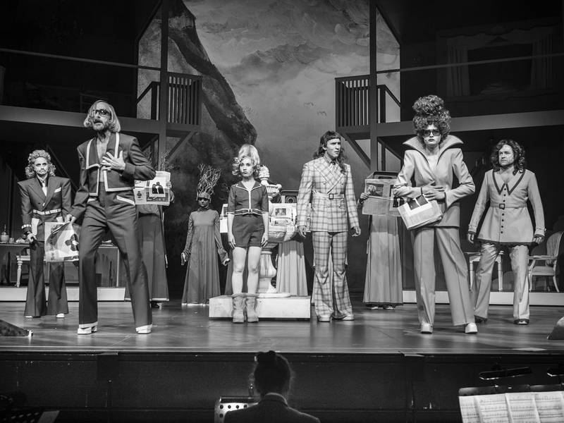 ZHdK Studierende in Romeo & Julia von Bonn Park und Ben Roessler / Schauspielhaus Zürich. Credits: Thomas Rabsch