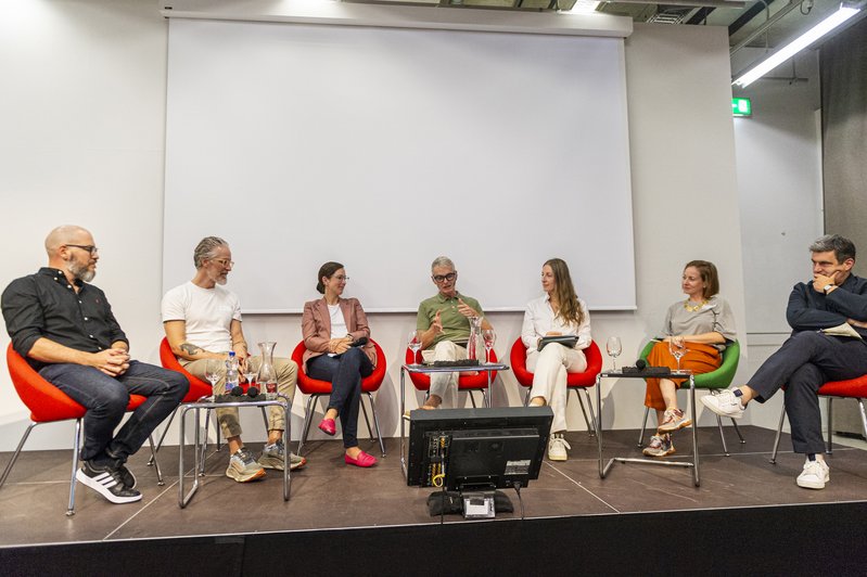 CEF 24 – Discussion Panel – Rodrigo Esmela, Daniel Jörg, Anna Roth, Christoph Weckerle, Xanthi Skoulariki, Gabriela Devaud, Simon Grand, Photo: Johannes Dietschi, © ZCCE